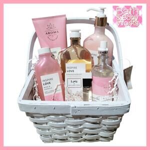 BATH & BODY WORKS Rose Vanilla Aromatherapy Gift Basket